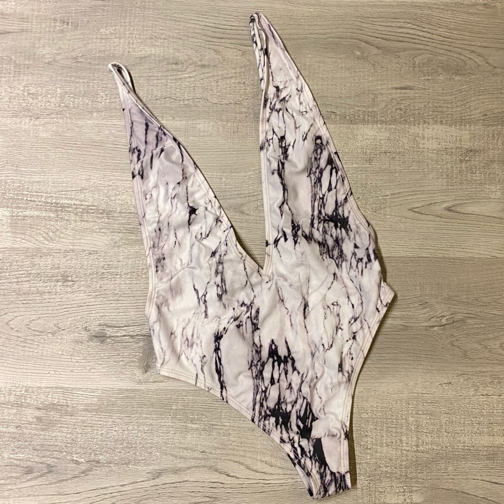 NWOT Marble Plunge Hi Waist Swimsuit Size M